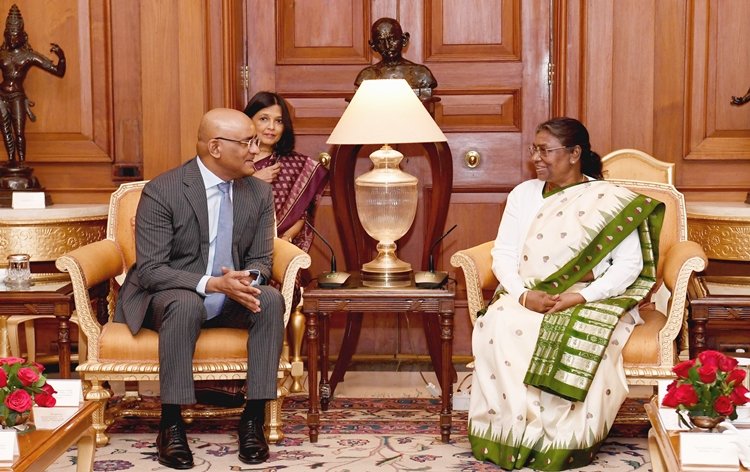 Vice President Dr. Bharrat Jagdeo with Indian President Draupadi Murmu