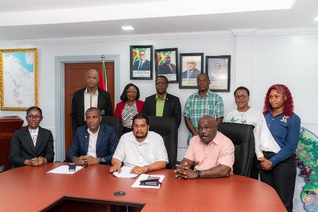 Press Release: Ministry of Labour and Manpower Planning facilitates signing of Collective Labour Agreement between the Georgetown Mayor and City Council and the Guyana Labour Union
