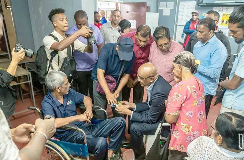 During interactive sessions, the Vice-President also outlined a priority system to ensure that elderly persons, women with children, and other vulnerable residents were attended to first by ministers and technical officers